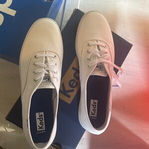 NWT cloth KEDS 7.5 white